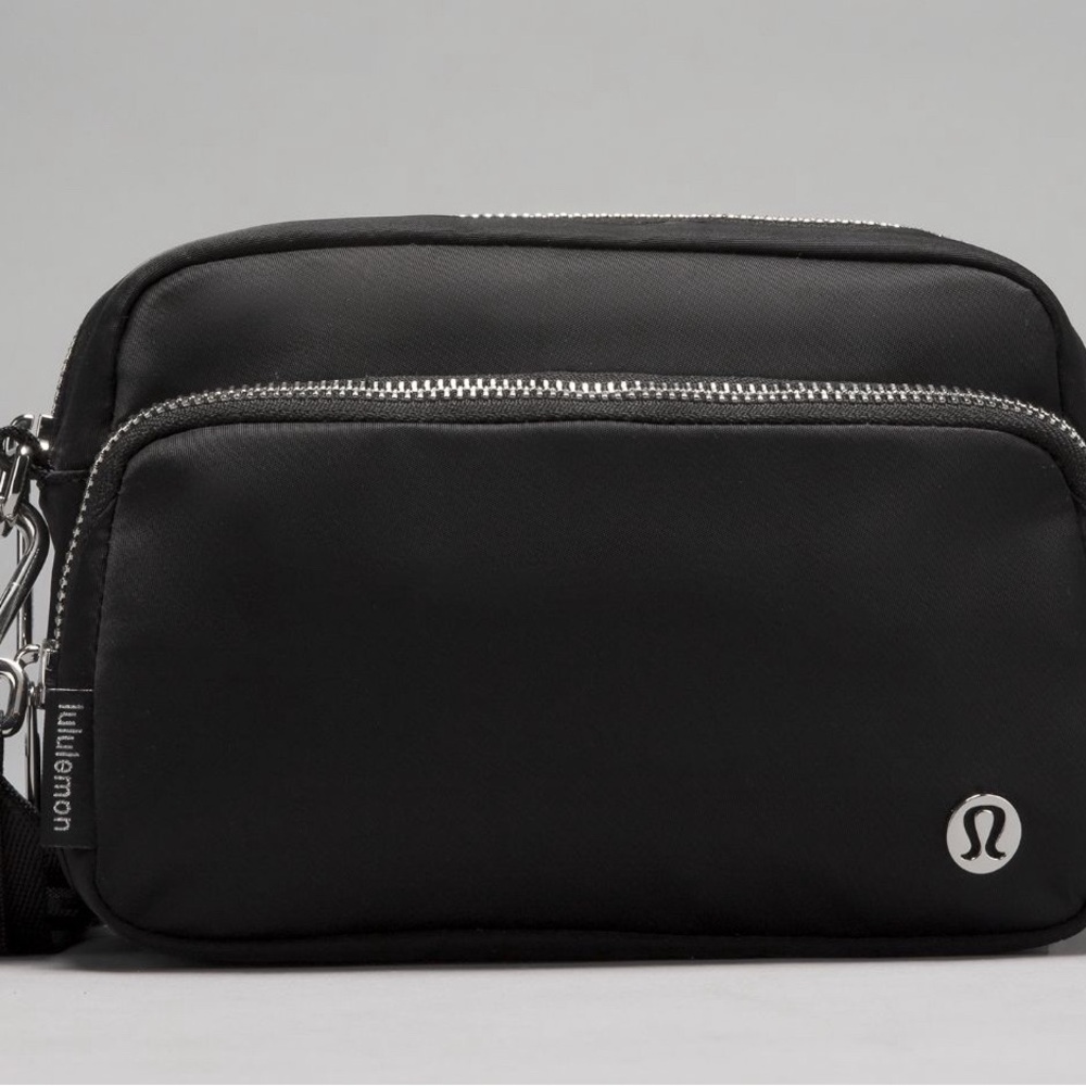 Lululemon Everywhere Crossbody 2L Bag Black